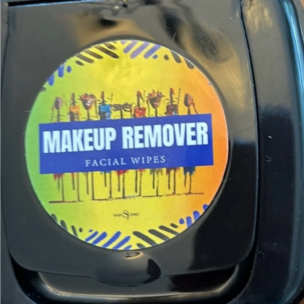 Sassy Jones Makeup Palette, Remover Wipes, Eyeliner, Setting Spray, Face Primer - Picture 3 of 8